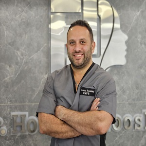 دکتر هومن هوشنگی